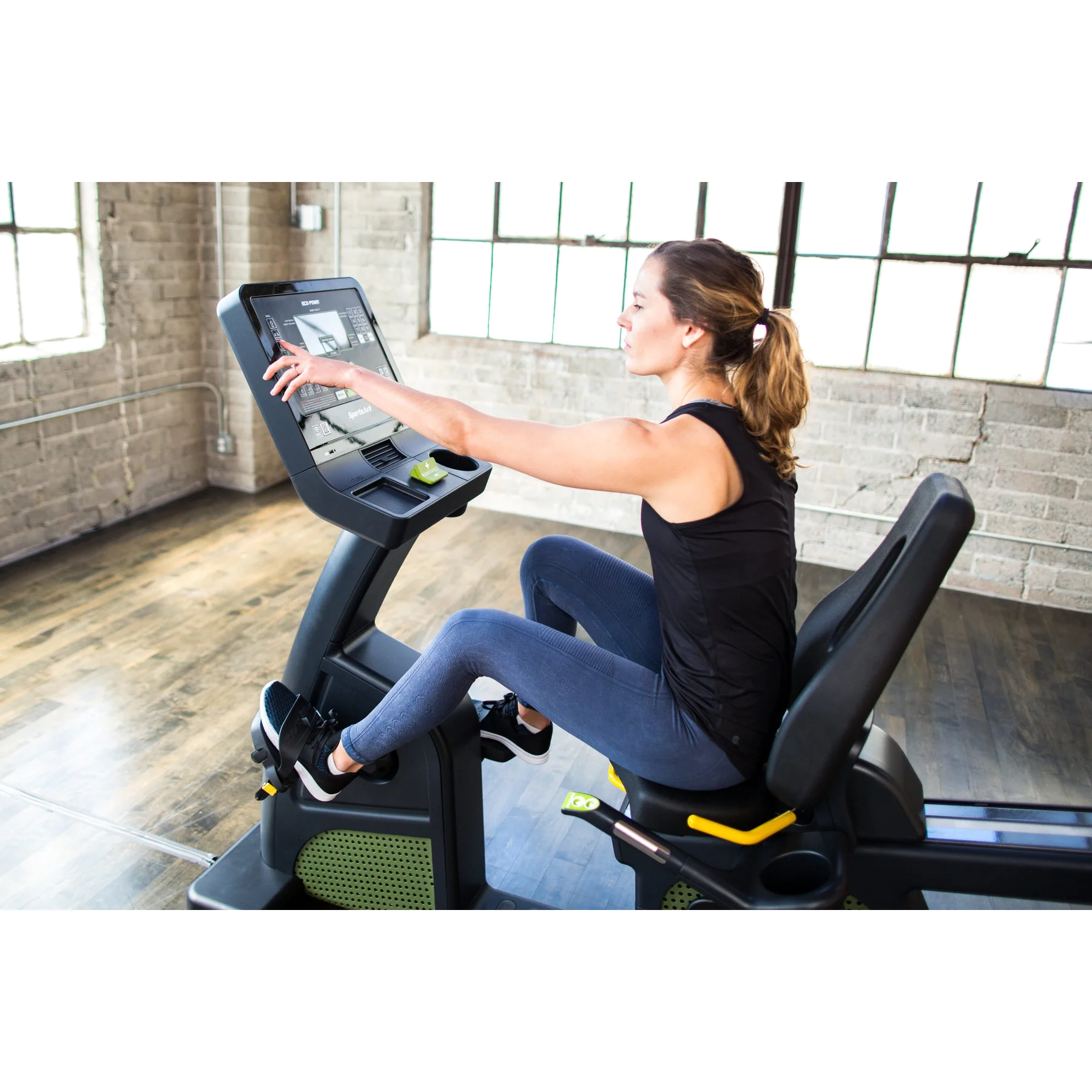 G576R Status Series ECO-POWR Club Commercial Grade Recumbent Cycle – SportsArt (G576R) 6 G576R Status Series ECO-POWR Club Commercial Grade Recumbent Cycle – SportsArt (G576R) - Image 6