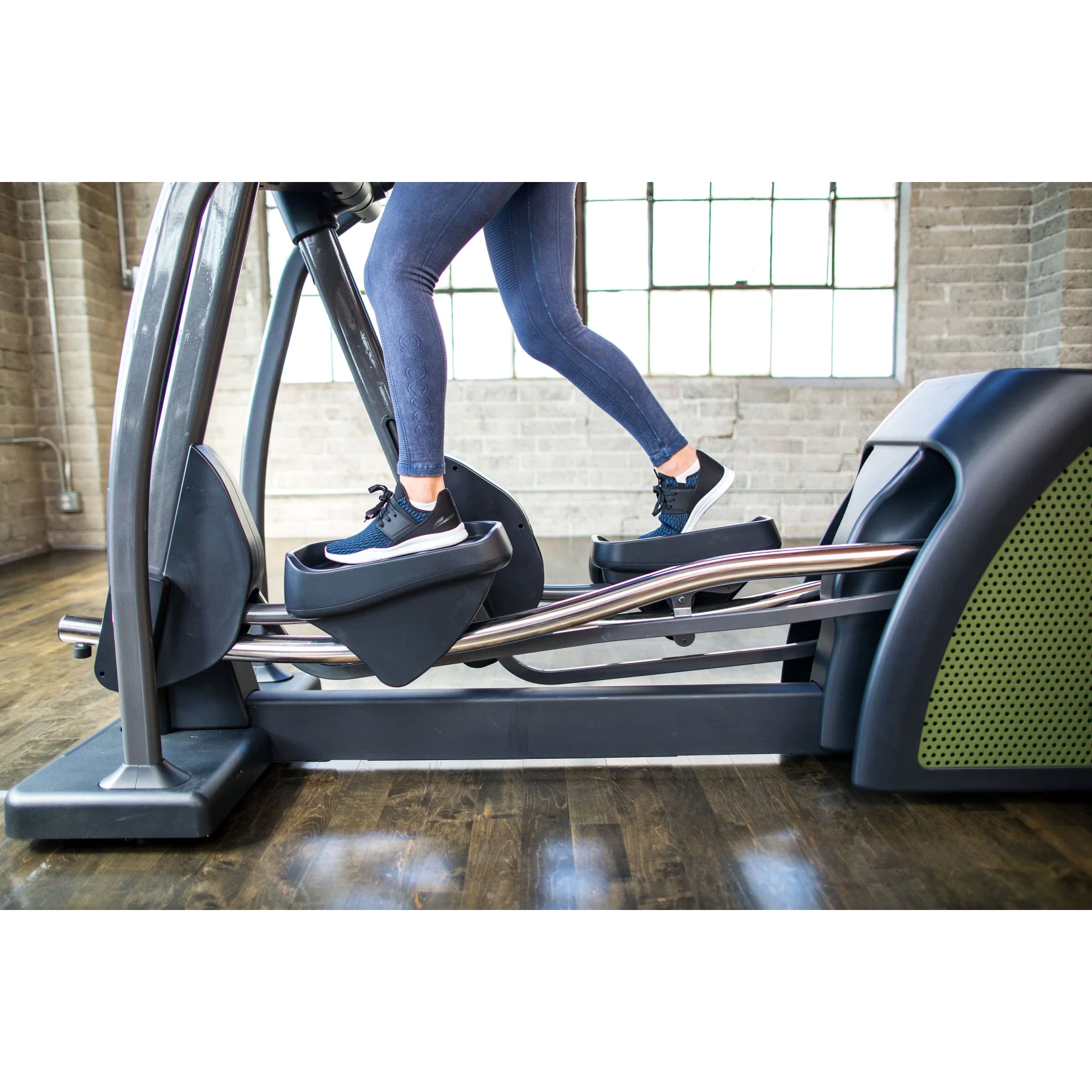 G876 Status Series ECO-POWR Club Commercial Grade Elliptical – SportsArt (G876) 6 G876 Status Series ECO-POWR Club Commercial Grade Elliptical – SportsArt (G876) - Image 6